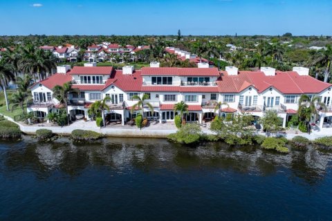 Townhouse in Delray Beach, Florida 3 bedrooms, 308.16 sq.m. № 1051150 - photo 1