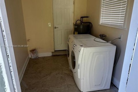 Снять в аренду виллу или дом в Лейк-Уорт, Флорида 2 спальни, 95.5м2, № 1956156 - фото 7