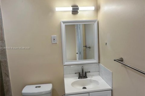 Снять в аренду виллу или дом в Лейк-Уорт, Флорида 2 спальни, 95.5м2, № 1956156 - фото 8