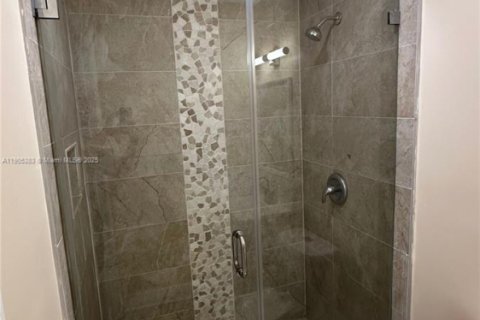 Снять в аренду виллу или дом в Лейк-Уорт, Флорида 2 спальни, 95.5м2, № 1956156 - фото 6