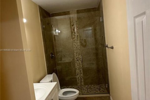 Снять в аренду виллу или дом в Лейк-Уорт, Флорида 2 спальни, 95.5м2, № 1956156 - фото 4