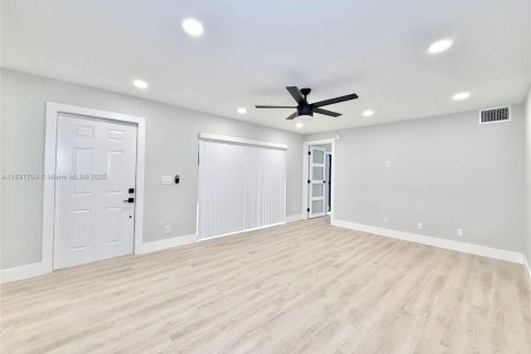 Adosado en venta en North Lauderdale, Florida, 3 dormitorios, 135.64 m2 № 1945941 - foto 11