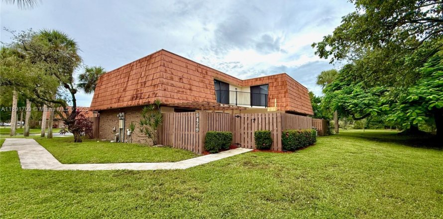 Adosado en North Lauderdale, Florida 3 dormitorios, 135.64 m2 № 1945941
