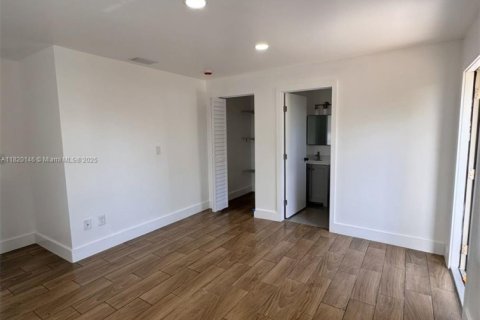 Снять в аренду коммерческую недвижимость в Халландейл-Бич, Флорида 1 спальня, 215.63м2, № 1937440 - фото 5