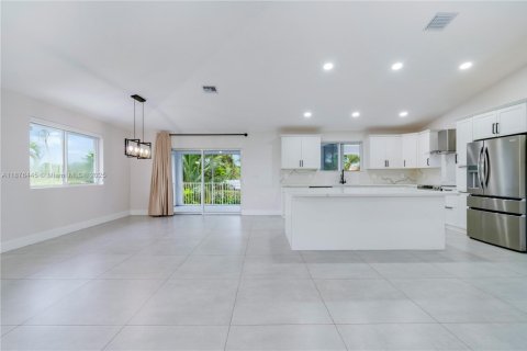 House in Cutler Bay, Florida 4 bedrooms, 197.7 sq.m. № 1921484 - photo 9