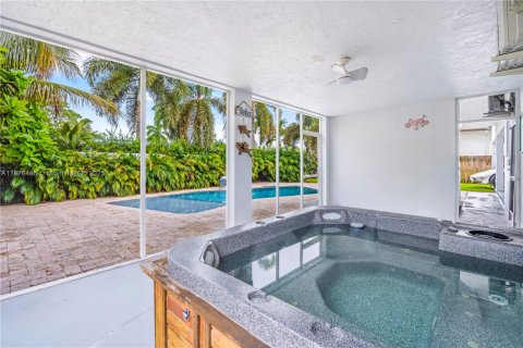 House in Cutler Bay, Florida 4 bedrooms, 197.7 sq.m. № 1921484 - photo 24
