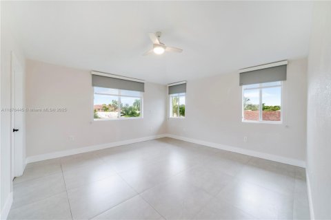 House in Cutler Bay, Florida 4 bedrooms, 197.7 sq.m. № 1921484 - photo 10