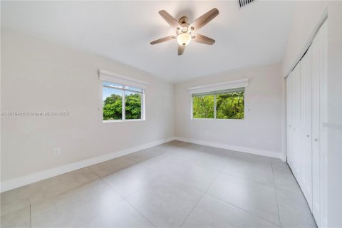 House in Cutler Bay, Florida 4 bedrooms, 197.7 sq.m. № 1921484 - photo 15