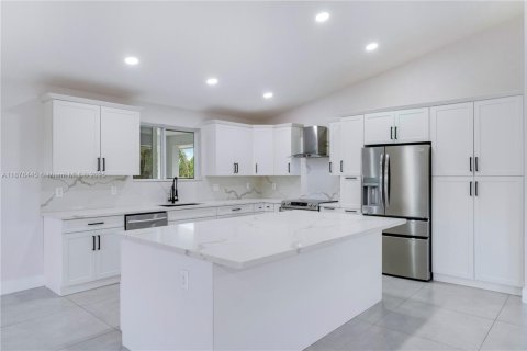 House in Cutler Bay, Florida 4 bedrooms, 197.7 sq.m. № 1921484 - photo 6