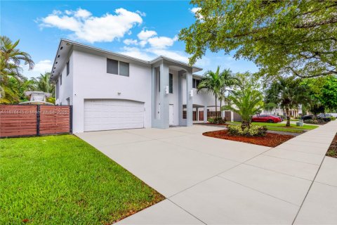 House in Cutler Bay, Florida 4 bedrooms, 197.7 sq.m. № 1921484 - photo 3