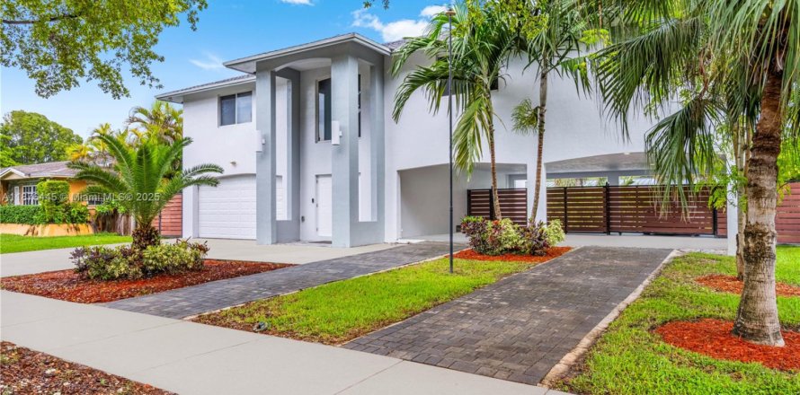 House in Cutler Bay, Florida 4 bedrooms, 197.7 sq.m. № 1921484