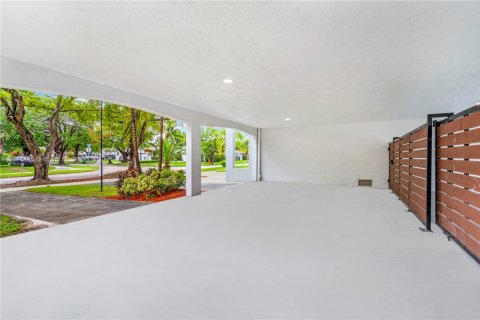 House in Cutler Bay, Florida 4 bedrooms, 197.7 sq.m. № 1921484 - photo 25