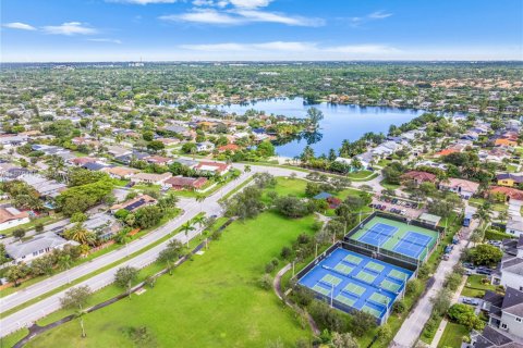 House in Cutler Bay, Florida 4 bedrooms, 197.7 sq.m. № 1921484 - photo 27