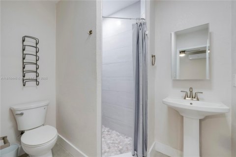 House in Cutler Bay, Florida 4 bedrooms, 197.7 sq.m. № 1921484 - photo 19