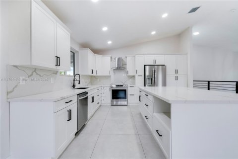 House in Cutler Bay, Florida 4 bedrooms, 197.7 sq.m. № 1921484 - photo 7