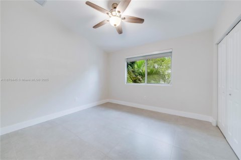 House in Cutler Bay, Florida 4 bedrooms, 197.7 sq.m. № 1921484 - photo 16