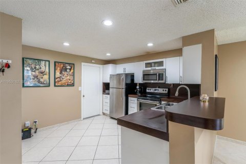 Купить таунхаус в Уэстон, Флорида 2 спальни, 105.07м2, № 2008939 - фото 6