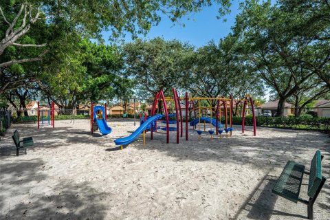 Купить таунхаус в Уэстон, Флорида 2 спальни, 105.07м2, № 2008939 - фото 25