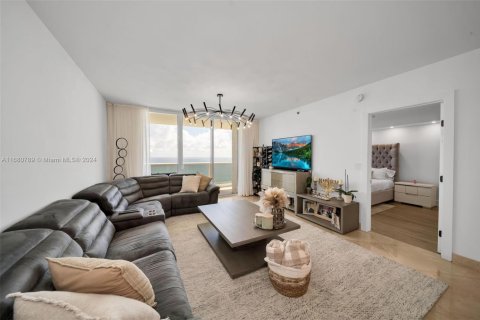 Condominio en venta en Hallandale Beach, Florida, 3 dormitorios, 171.03 m2 № 1411893 - foto 1