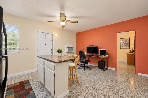 House in Miami, Florida 4 bedrooms, 109.25 sq.m. № 2393073 - photo 7