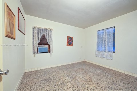 House in Miami, Florida 4 bedrooms, 109.25 sq.m. № 2393073 - photo 13