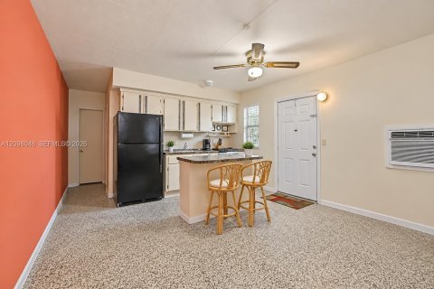 House in Miami, Florida 4 bedrooms, 109.25 sq.m. № 2393073 - photo 6