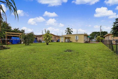 House in Miami, Florida 4 bedrooms, 109.25 sq.m. № 2393073 - photo 17
