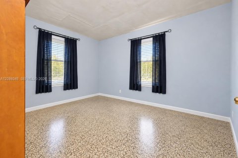 House in Miami, Florida 4 bedrooms, 109.25 sq.m. № 2393073 - photo 11