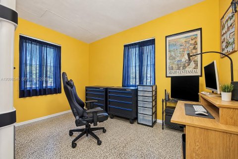 House in Miami, Florida 4 bedrooms, 109.25 sq.m. № 2393073 - photo 9