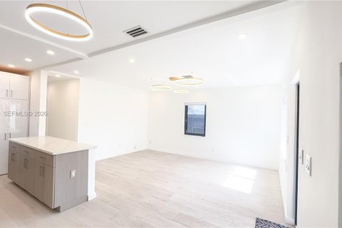 Casa en venta en North Miami Beach, Florida, 3 dormitorios, 105.91 m2 № 2038196 - foto 11