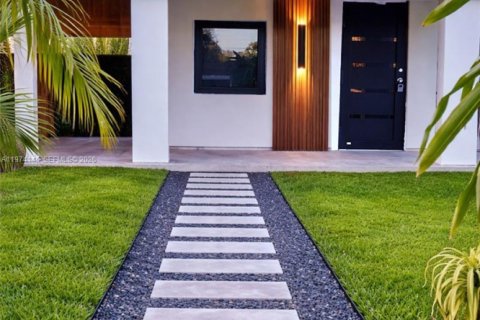 Casa en venta en North Miami Beach, Florida, 3 dormitorios, 105.91 m2 № 2038196 - foto 2