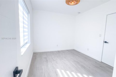Casa en venta en North Miami Beach, Florida, 3 dormitorios, 105.91 m2 № 2038196 - foto 13