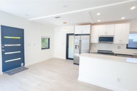 Casa en venta en North Miami Beach, Florida, 3 dormitorios, 105.91 m2 № 2038196 - foto 8