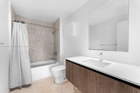 Купить кондоминиум в Майами, Флорида 3 спальни, 152.45м2, № 1708271 - фото 19