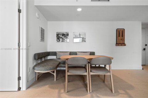 Condo in Miami, Florida, 2 bedrooms № 1988758 - photo 7