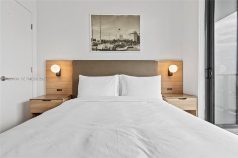 Condo in Miami, Florida, 2 bedrooms № 1988758 - photo 13