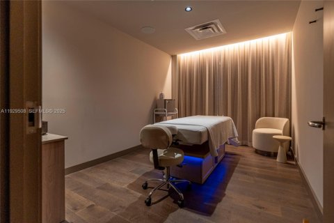 Condo in Miami, Florida, 2 bedrooms № 1988758 - photo 30