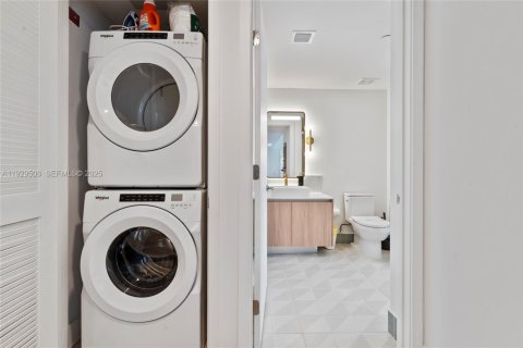 Condo in Miami, Florida, 2 bedrooms № 1988758 - photo 25