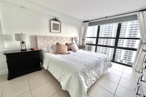 Condo in Miami, Florida, 2 bedrooms  № 1963774 - photo 30
