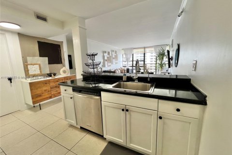 Снять в аренду кондоминиум в Майами, Флорида 2 спальни, 88.72м2, № 1963774 - фото 8