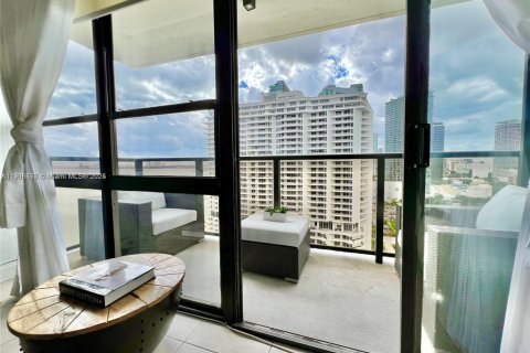 Снять в аренду кондоминиум в Майами, Флорида 2 спальни, 88.72м2, № 1963774 - фото 18