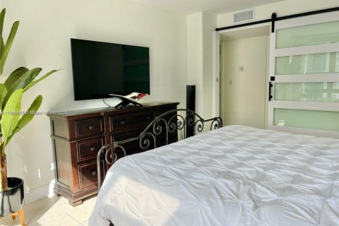 Снять в аренду кондоминиум в Майами, Флорида 2 спальни, 88.72м2, № 1963774 - фото 14