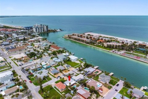 Casa en Saint Pete Beach, Florida 2 dormitorios, 102.19 m2 № 1821018