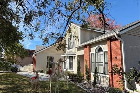 House in Orlando, Florida 4 bedrooms, 209.22 sq.m. № 2150478 - photo 2