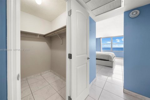 Copropriété à vendre à Miami Beach, Floride: 1 chambre, 84.17 m2 № 2011809 - photo 10