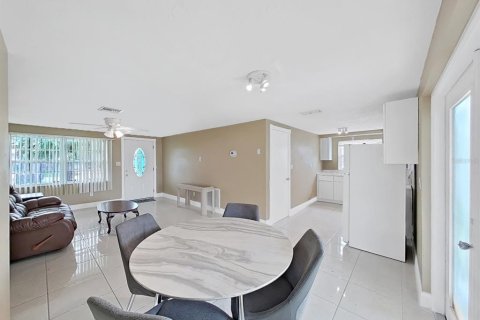 House in Hudson, Florida 2 bedrooms, 93.83 sq.m. № 1918084 - photo 3