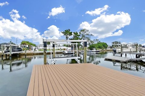 House in Hudson, Florida 2 bedrooms, 93.83 sq.m. № 1918084 - photo 13