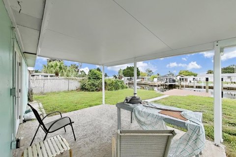 House in Hudson, Florida 2 bedrooms, 93.83 sq.m. № 1918084 - photo 10