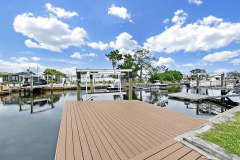 House in Hudson, Florida 2 bedrooms, 93.83 sq.m. № 1918084 - photo 12