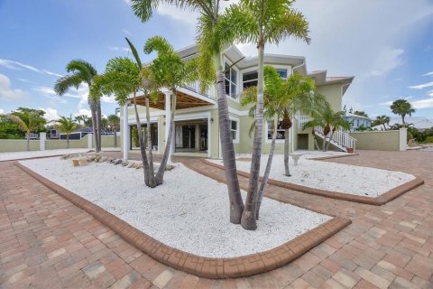 House in Englewood, Florida 3 bedrooms, 232.63 sq.m. № 1904371 - photo 8